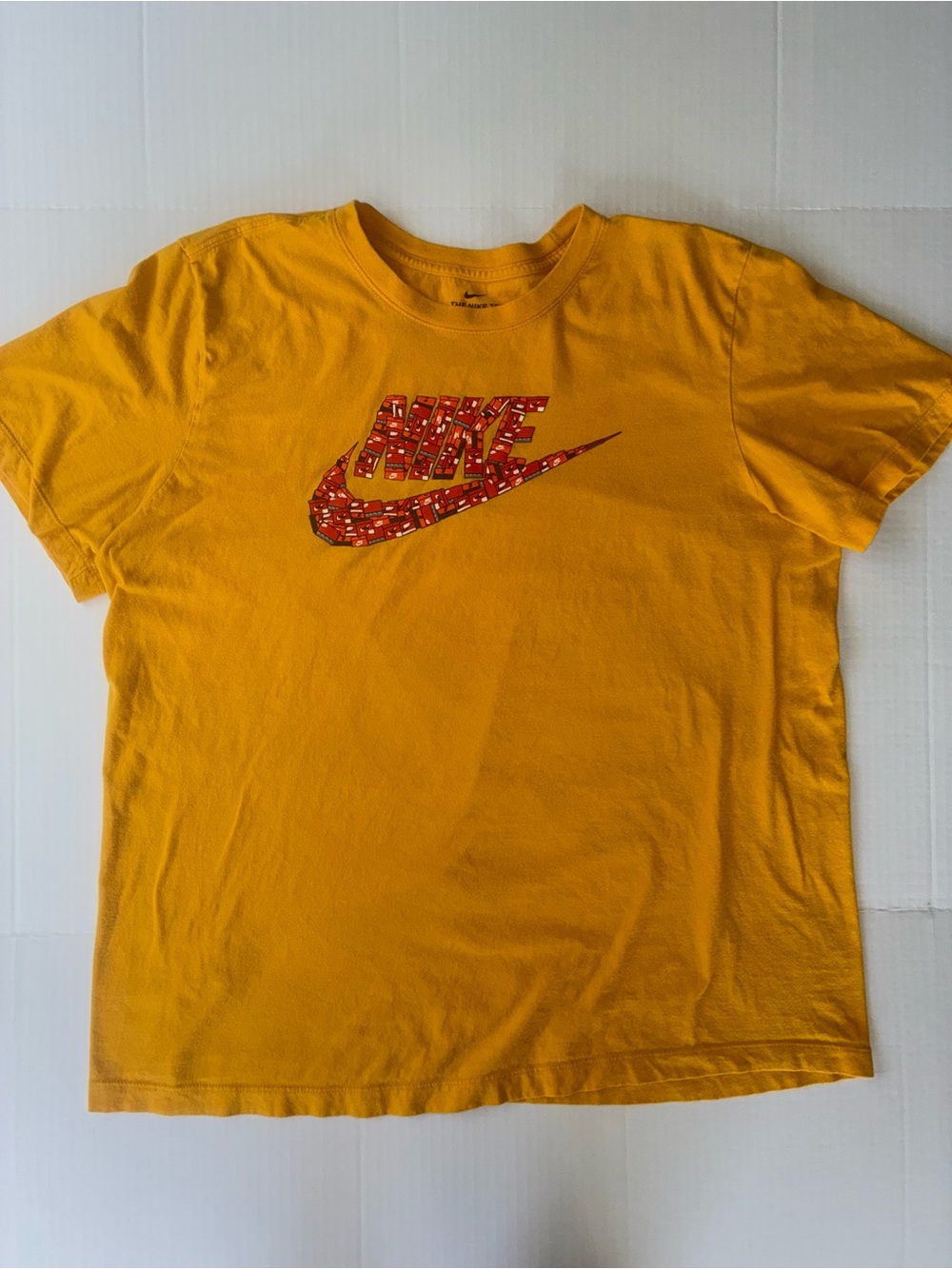 Nike “The Nike Tee” Men’s Short Sleeve T-Shirt Size XL Yellow With Shoebox Logo